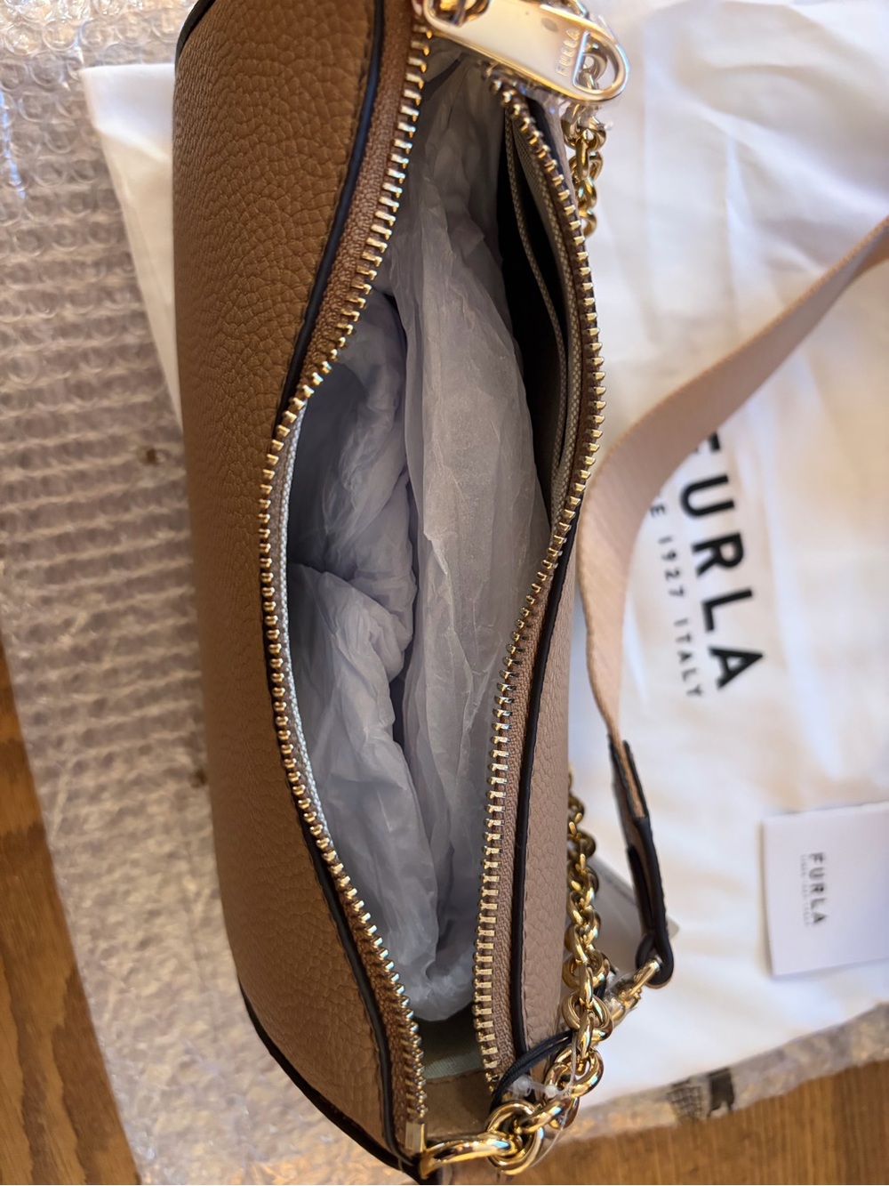 Furla Petunia Pebbled Leather Shoulder Bag with Gold Chain - Picture 3 of 6